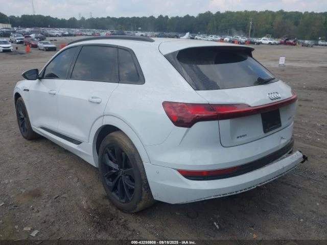 Audi E-Tron PREMIUM PLUS QUATTRO/ЗАКУПИ ОТ 500 ЛВ НА МЕСЕЦ, снимка 3 - Автомобили и джипове - 52736359