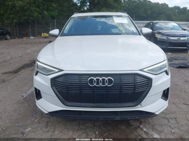 Audi E-Tron PREMIUM PLUS QUATTRO/ЗАКУПИ ОТ 500 ЛВ НА МЕСЕЦ, снимка 12 - Автомобили и джипове - 52736359