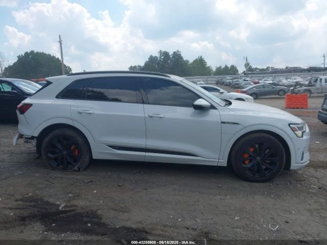 Audi E-Tron PREMIUM PLUS QUATTRO/ЗАКУПИ ОТ 500 ЛВ НА МЕСЕЦ, снимка 13 - Автомобили и джипове - 52736359