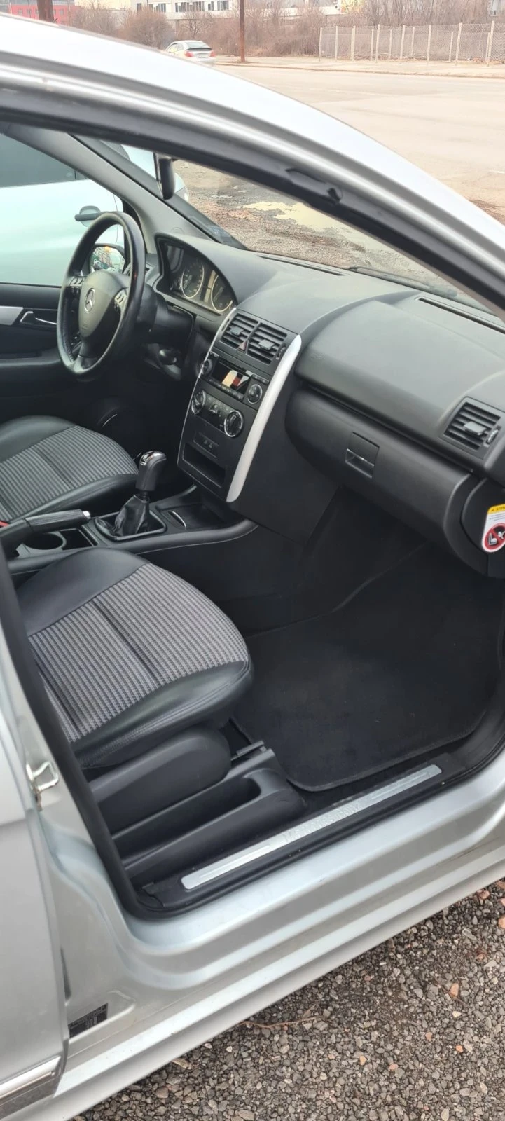 Mercedes-Benz A 180, снимка 4 - Автомобили и джипове - 54202928