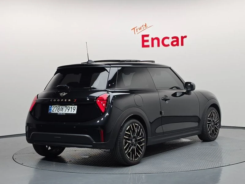Mini Cooper Favoured| 192к.с.| ВКЛ.ТЕХНОТЕСТ, снимка 2 - Автомобили и джипове - 55642814