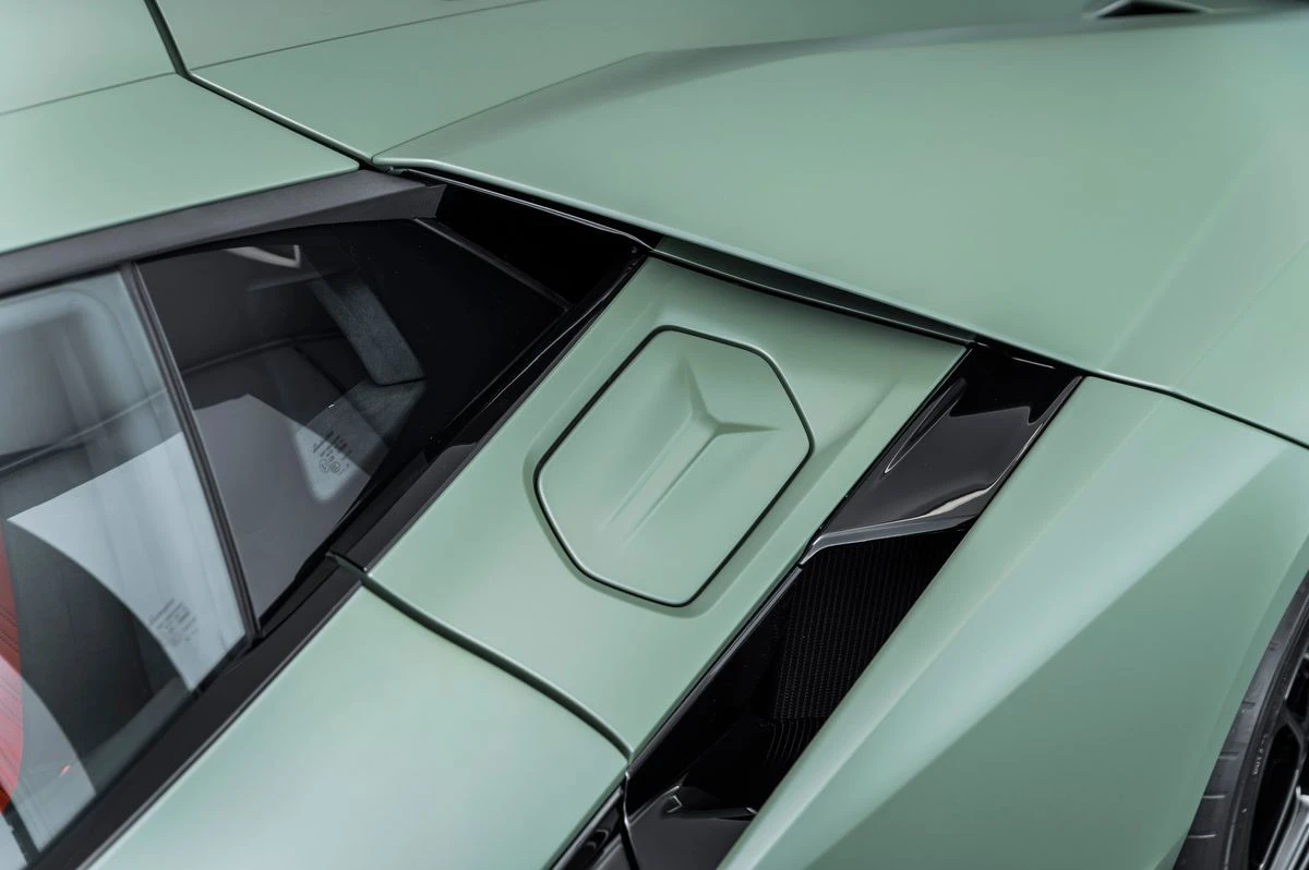 Lamborghini Revuelto  - изображение 7