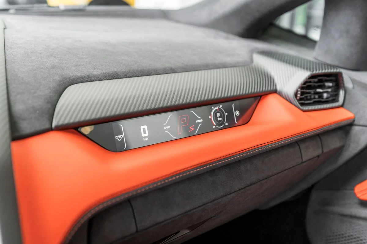 Lamborghini Revuelto | Mobile.bg   14