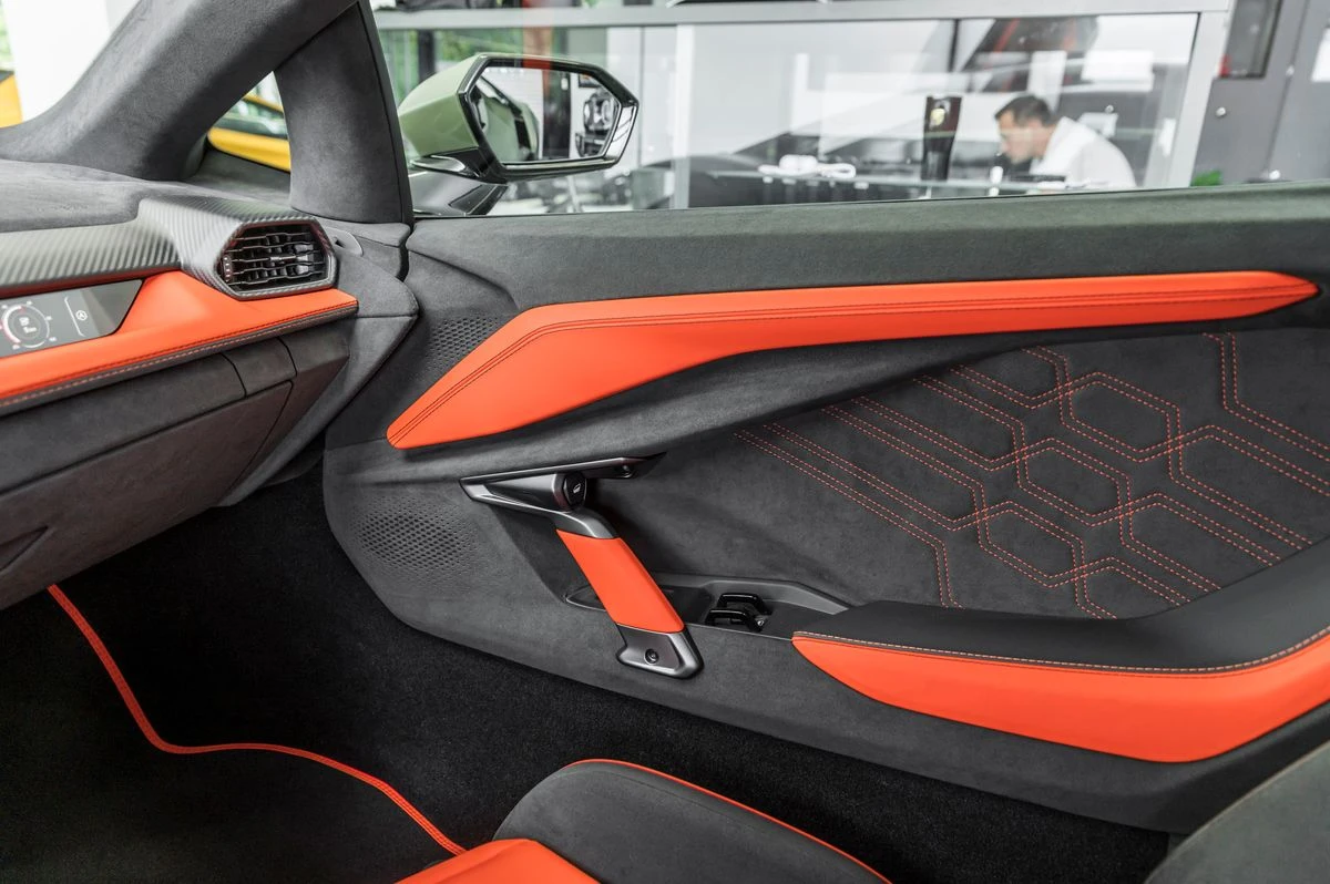 Lamborghini Revuelto | Mobile.bg   17