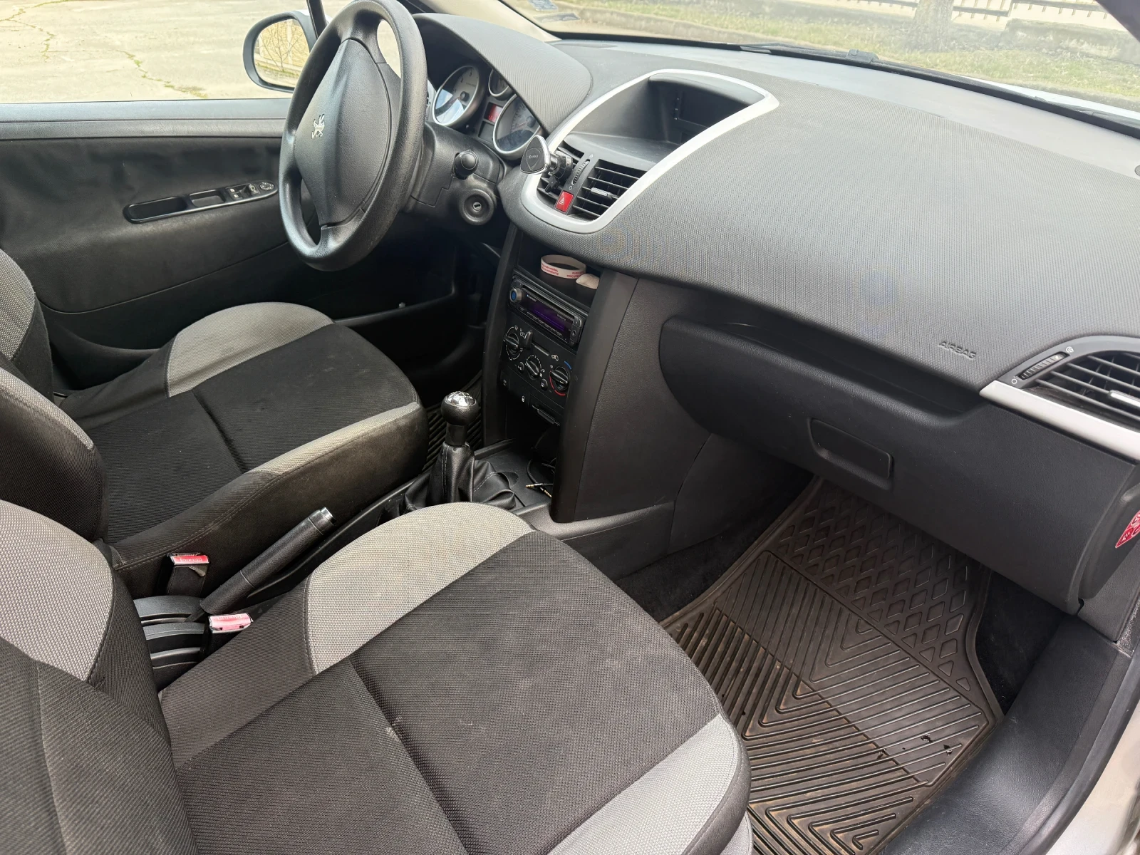 Peugeot 207, снимка 7 - Автомобили и джипове - 53998184