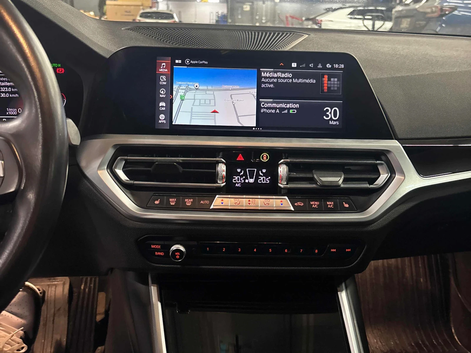 BMW 330 30i * M-PACK * CAR FAX * АВТО КРЕДИТ * ЦЕНА ДО БГ*, снимка 7 - Автомобили и джипове - 54034700