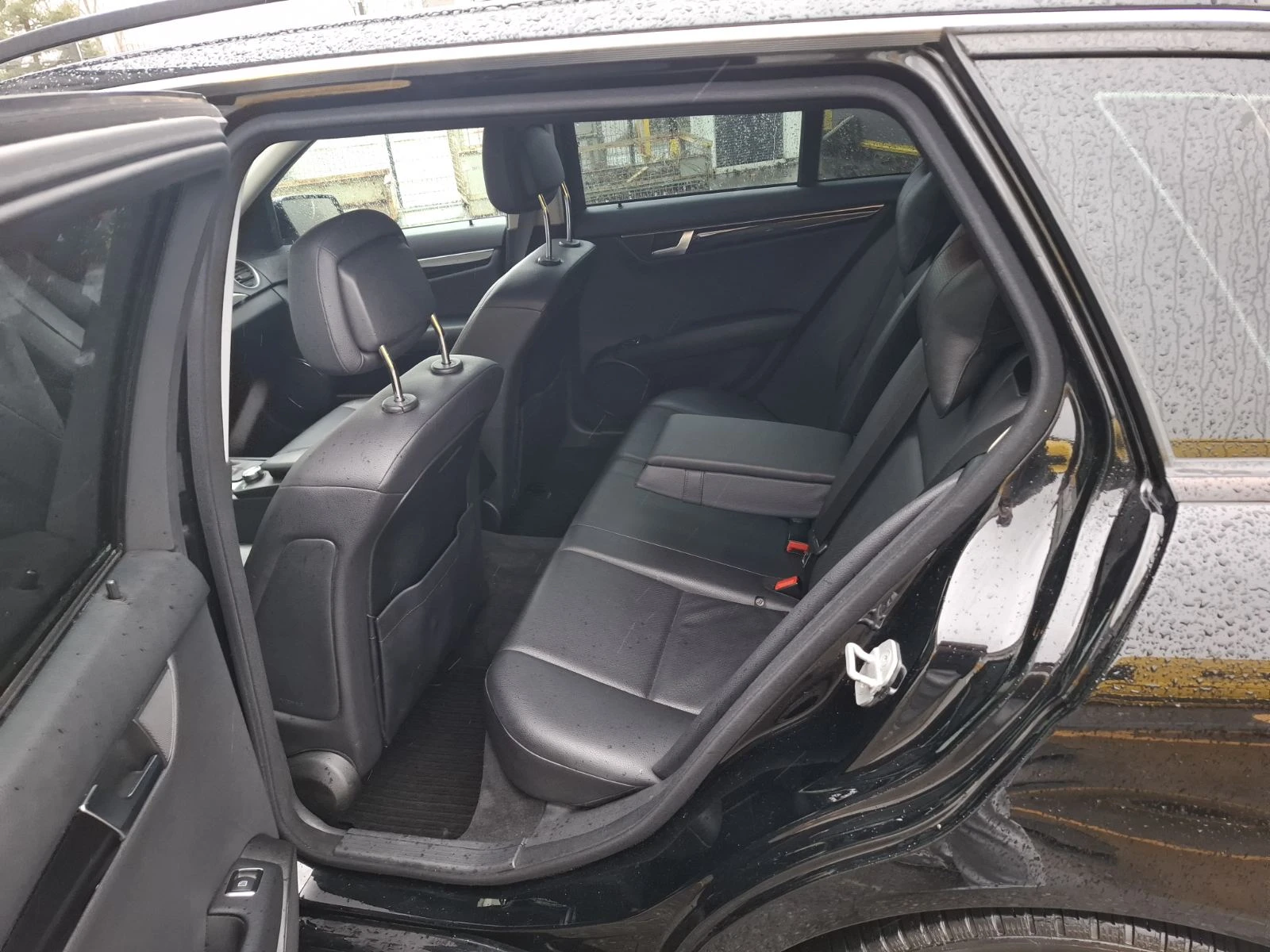 Mercedes-Benz C 220, снимка 5 - Автомобили и джипове - 54140662