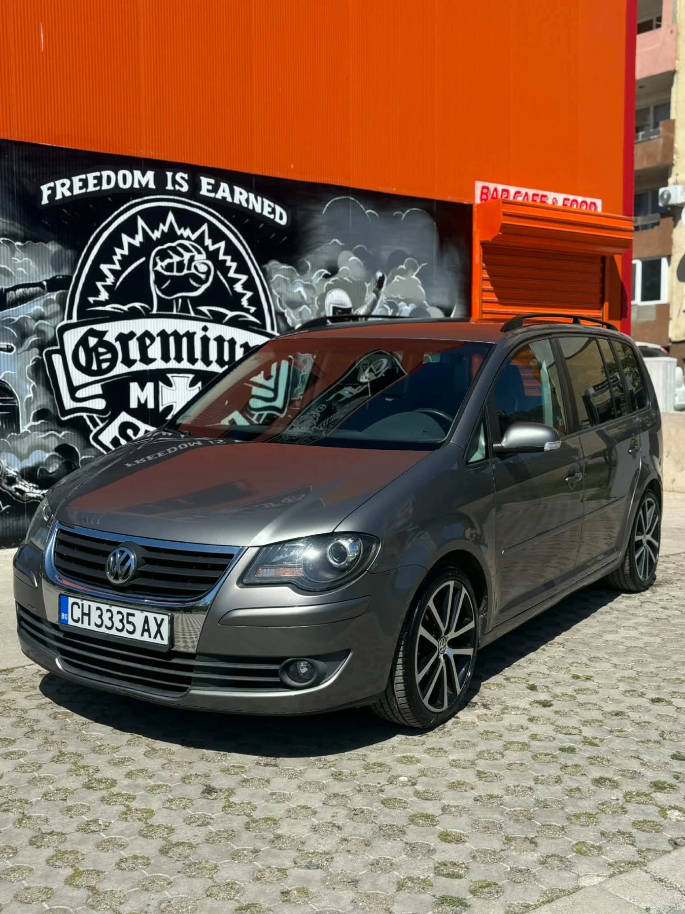 VW Touran, снимка 3 - Автомобили и джипове - 54329656