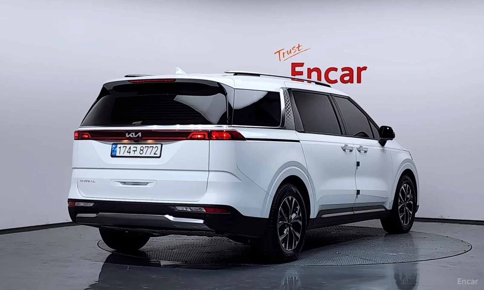 Kia Carnival 9-Seater Signature, снимка 2 - Автомобили и джипове - 54603756