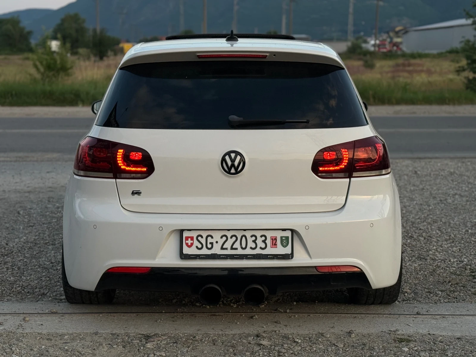 VW Golf 2.0T R ЛИЗИНГ, снимка 5 - Автомобили и джипове - 54799815