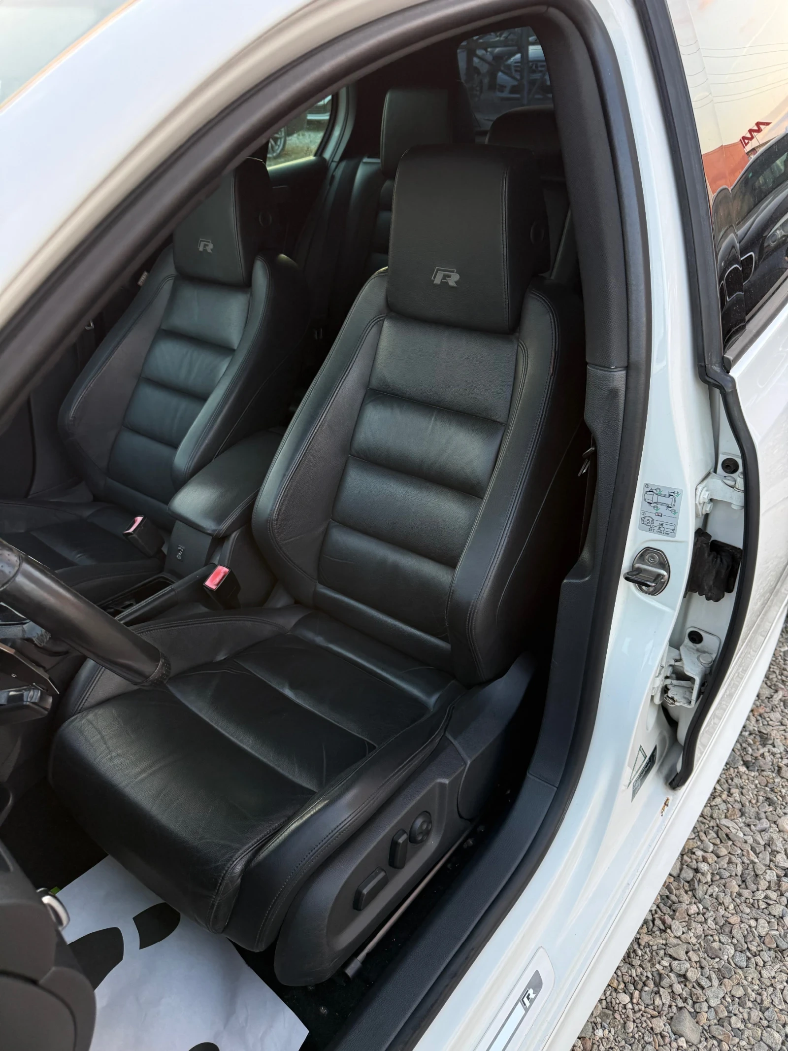 VW Golf 2.0T R ЛИЗИНГ, снимка 9 - Автомобили и джипове - 54799815