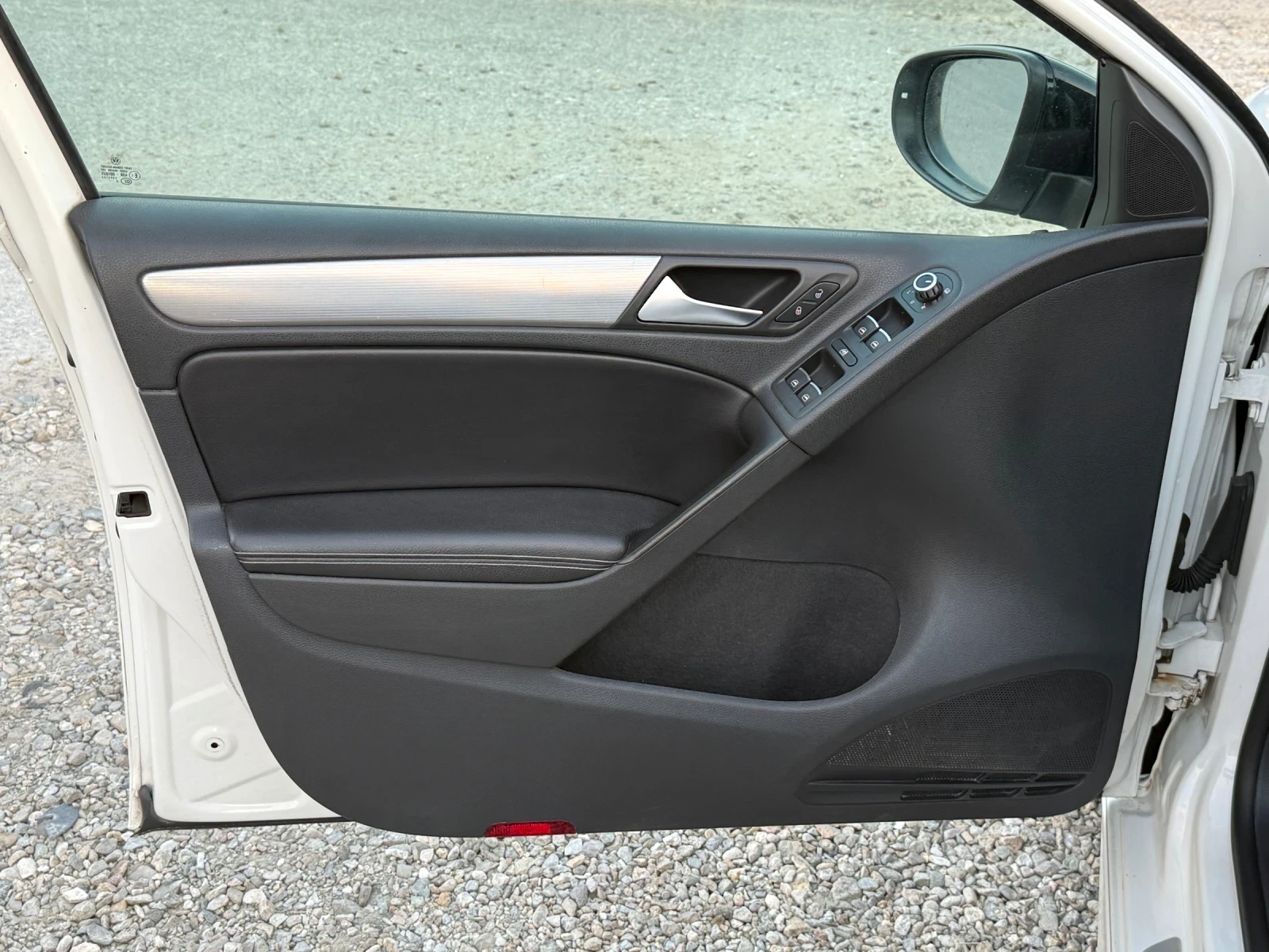 VW Golf 2.0T R ЛИЗИНГ, снимка 8 - Автомобили и джипове - 54799815