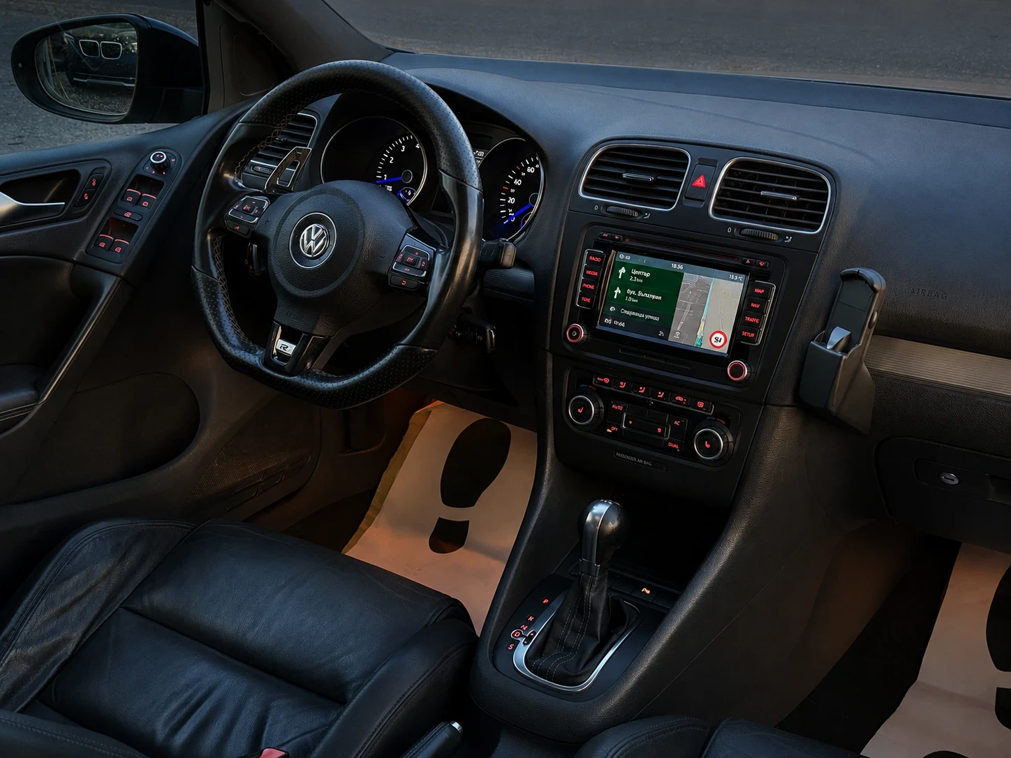VW Golf 2.0T R ЛИЗИНГ, снимка 13 - Автомобили и джипове - 54799815