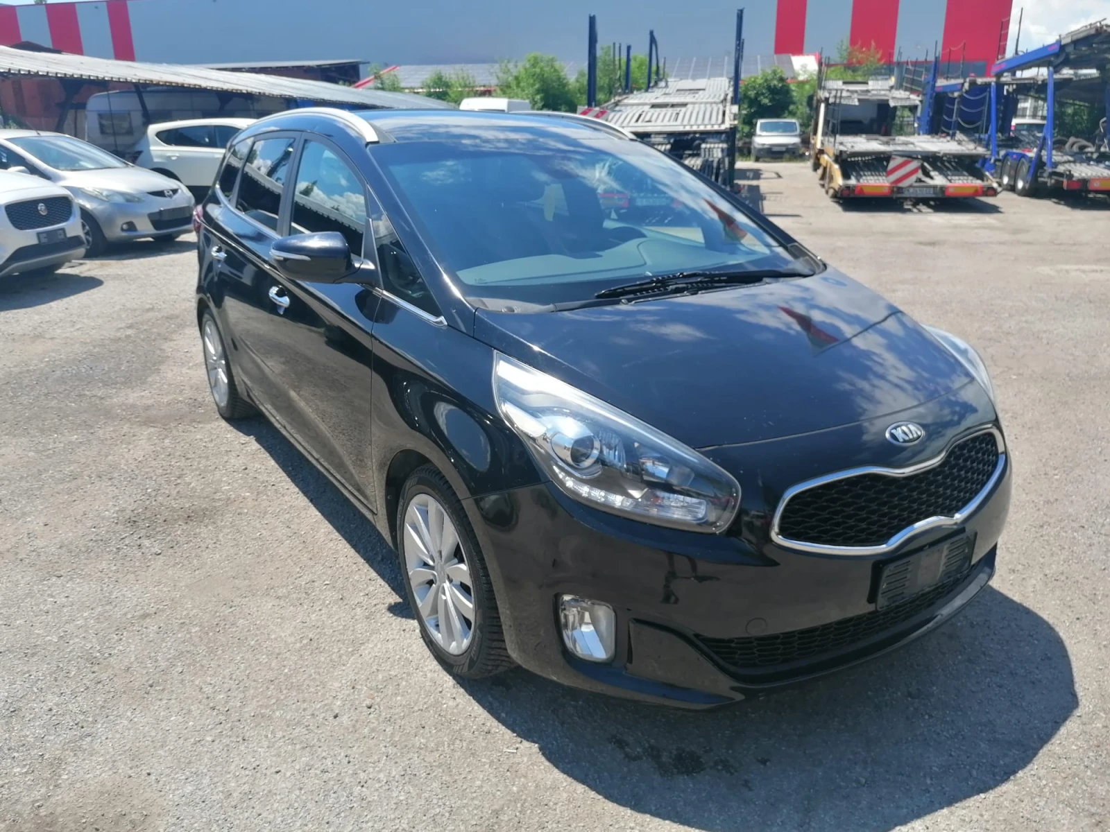 Kia Carens 1.7 CRDi / 7 места / HIGH TECH, снимка 3 - Автомобили и джипове - 55031103