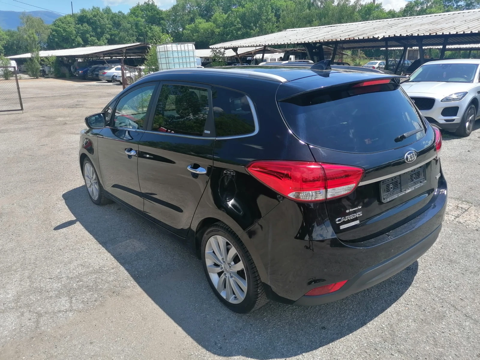 Kia Carens 1.7 CRDi / 7 места / HIGH TECH, снимка 7 - Автомобили и джипове - 55031103