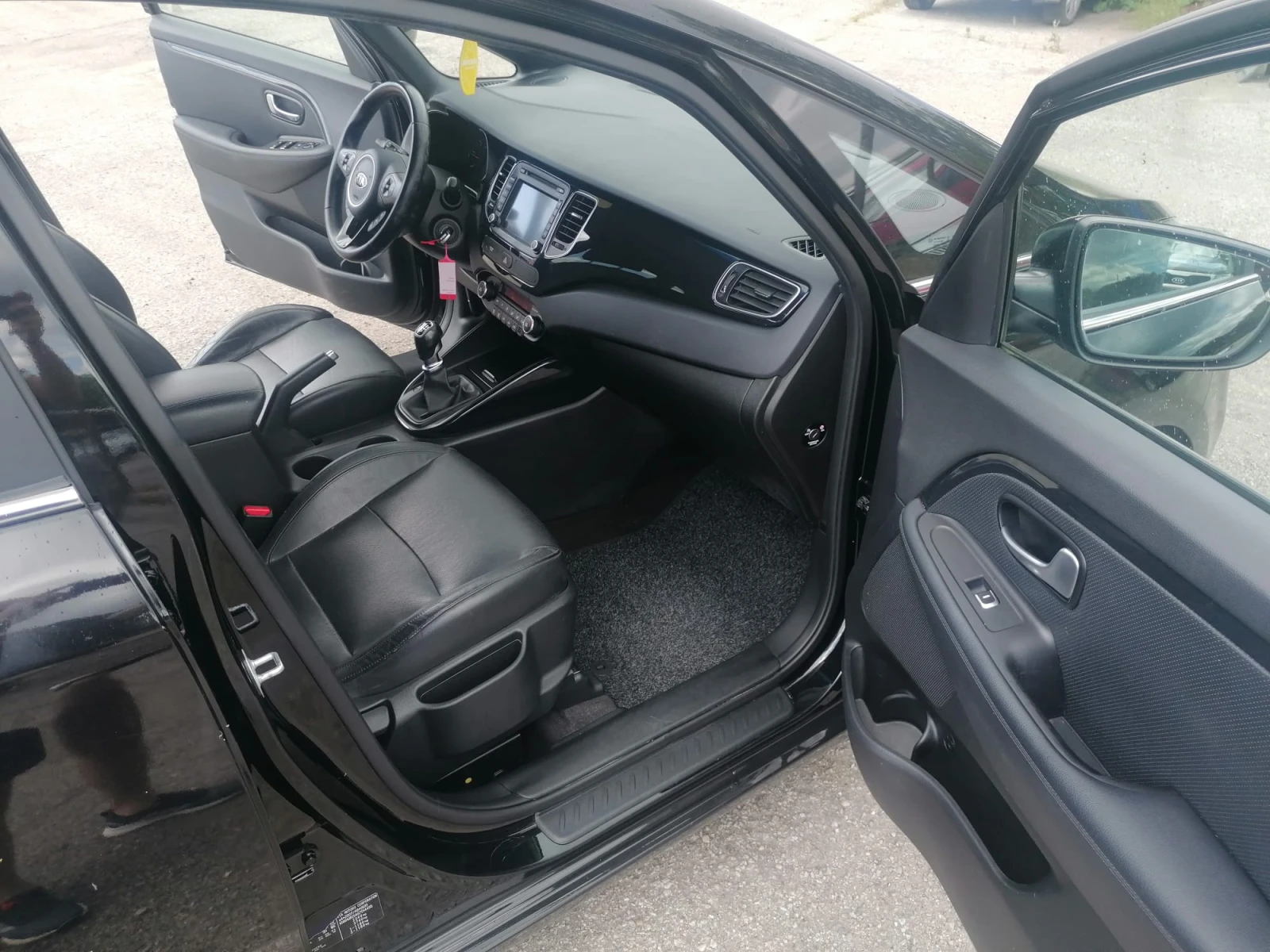 Kia Carens 1.7 CRDi / 7 места / HIGH TECH, снимка 10 - Автомобили и джипове - 55031103