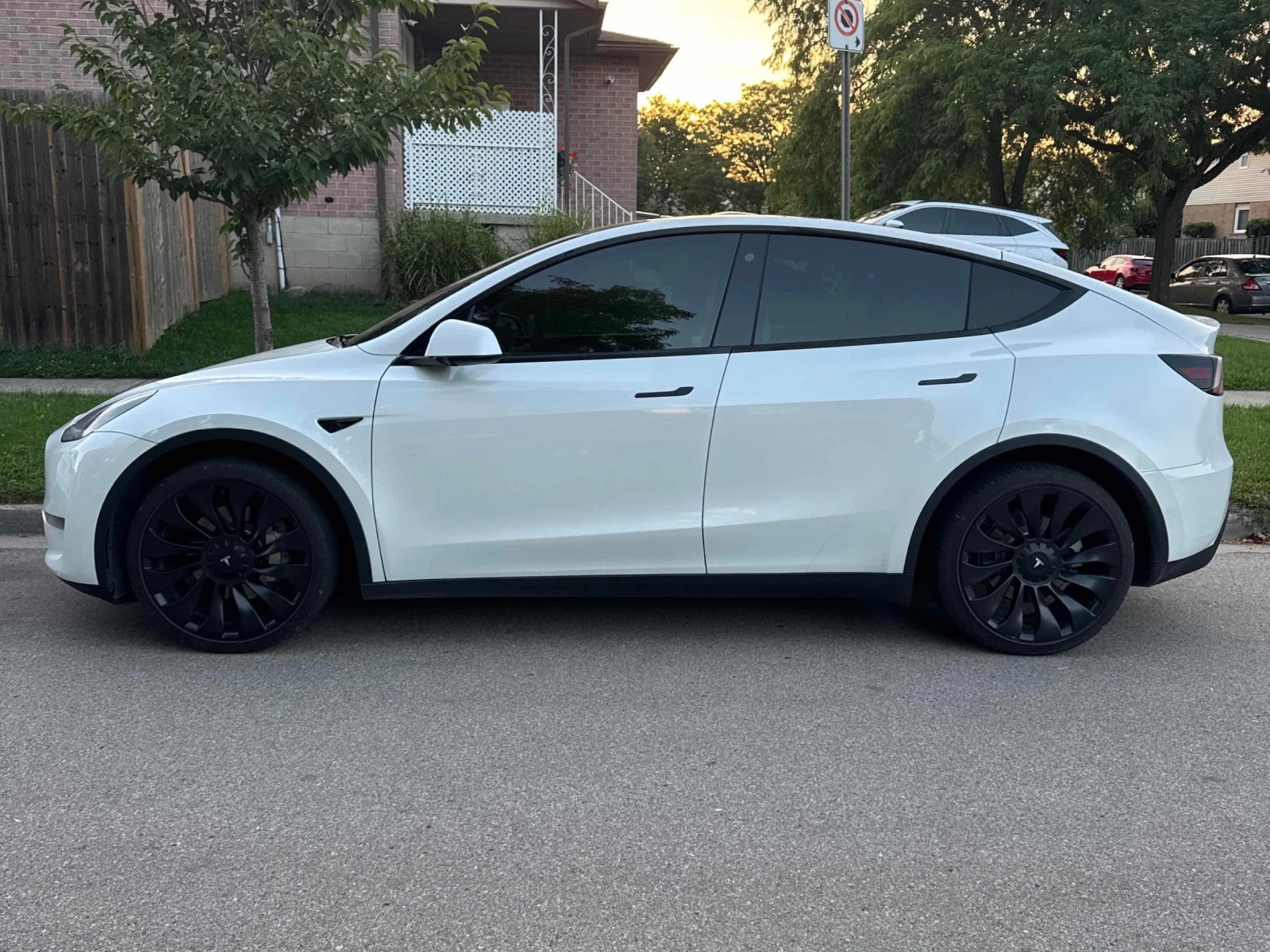 Tesla Model Y Long Range* Pano* 360* Подгрев* Keyless* , снимка 2 - Автомобили и джипове - 55782464