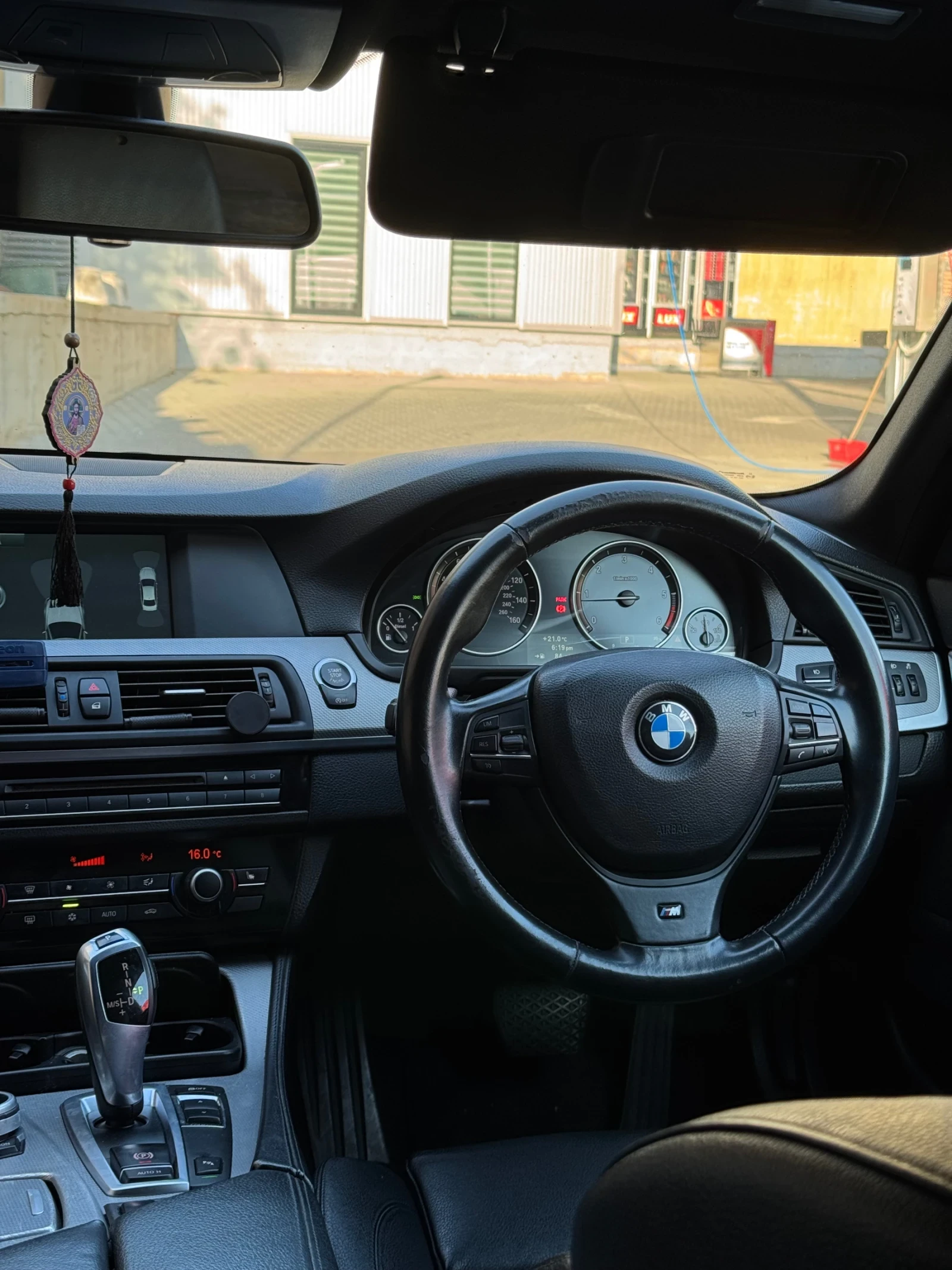BMW 520 M PACK / REKARO / TOP / KEYLESS, снимка 14 - Автомобили и джипове - 55986914