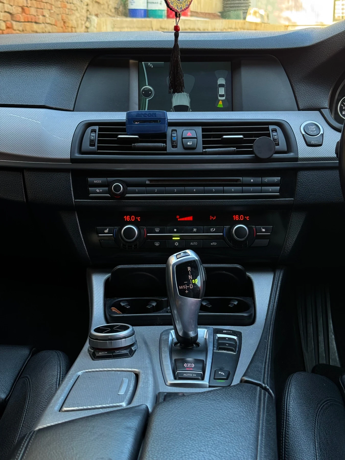 BMW 520 M PACK / REKARO / TOP / KEYLESS, снимка 11 - Автомобили и джипове - 55986914