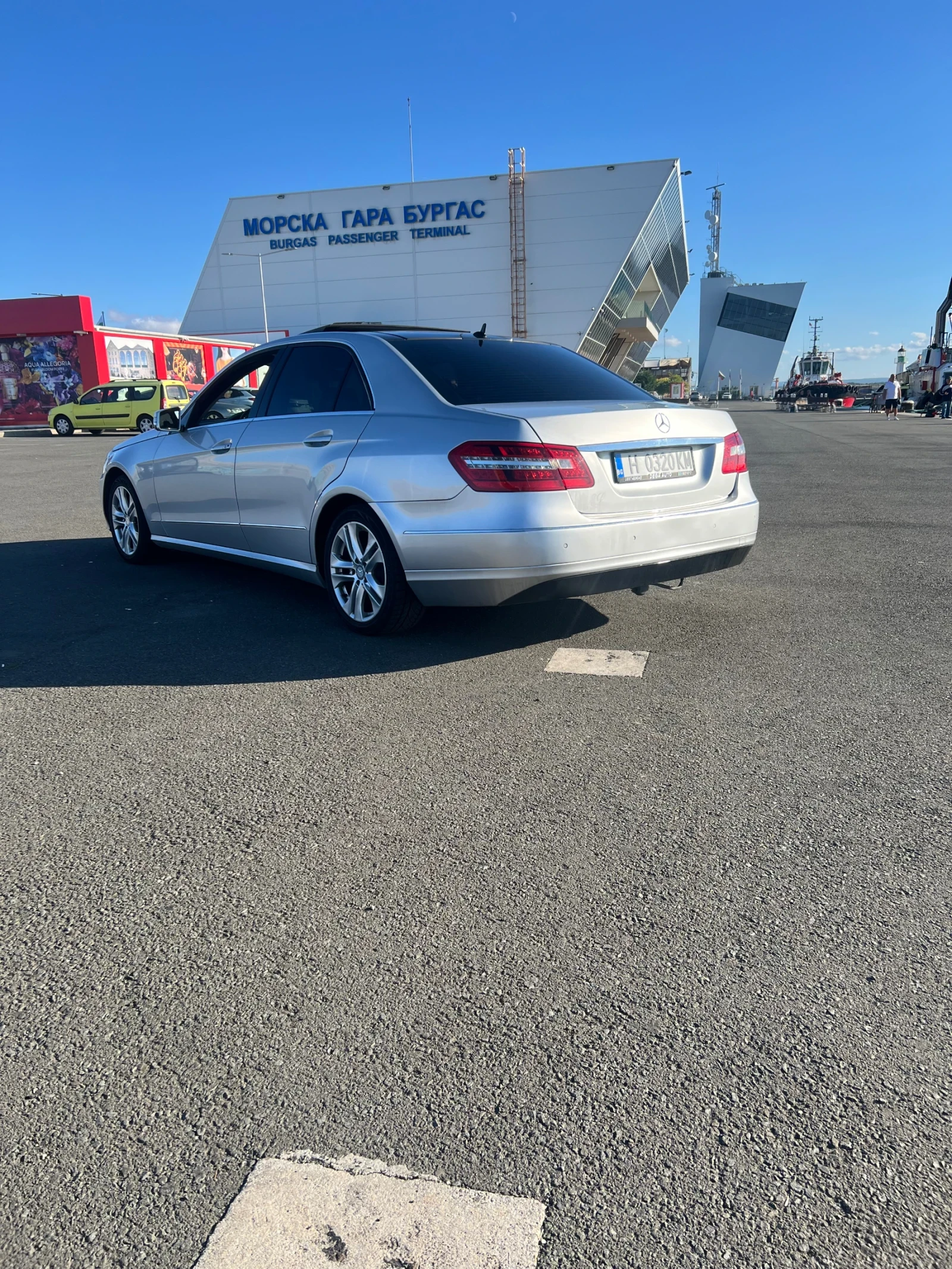 Mercedes-Benz E 220, снимка 5 - Автомобили и джипове - 56137500
