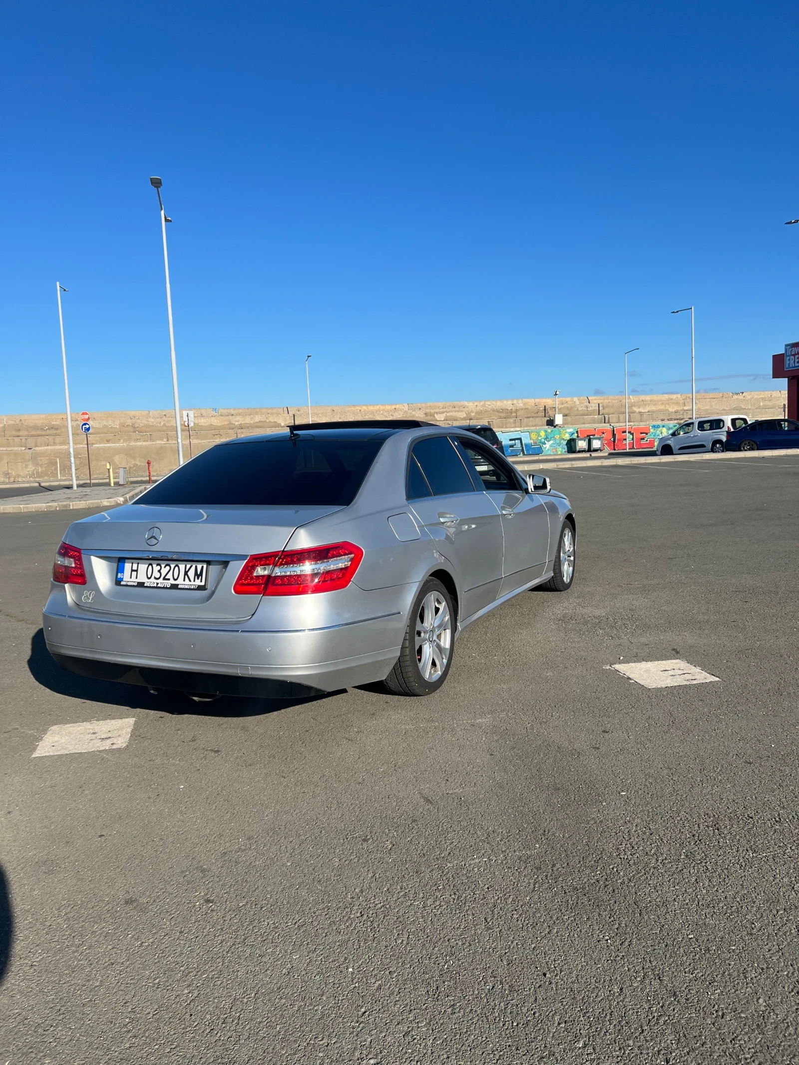 Mercedes-Benz E 220, снимка 6 - Автомобили и джипове - 56137500