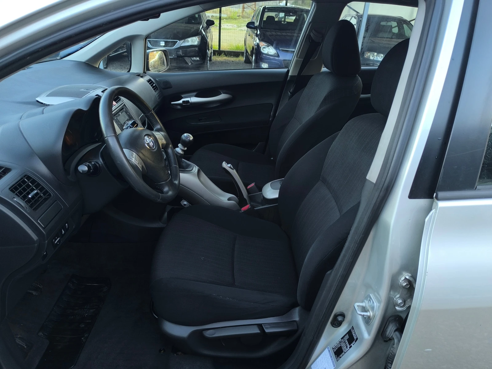 Toyota Auris 2.0D4D-126��-6 ��������-�����������-������-KEYLESS | Mobile.bg � ����������� 9