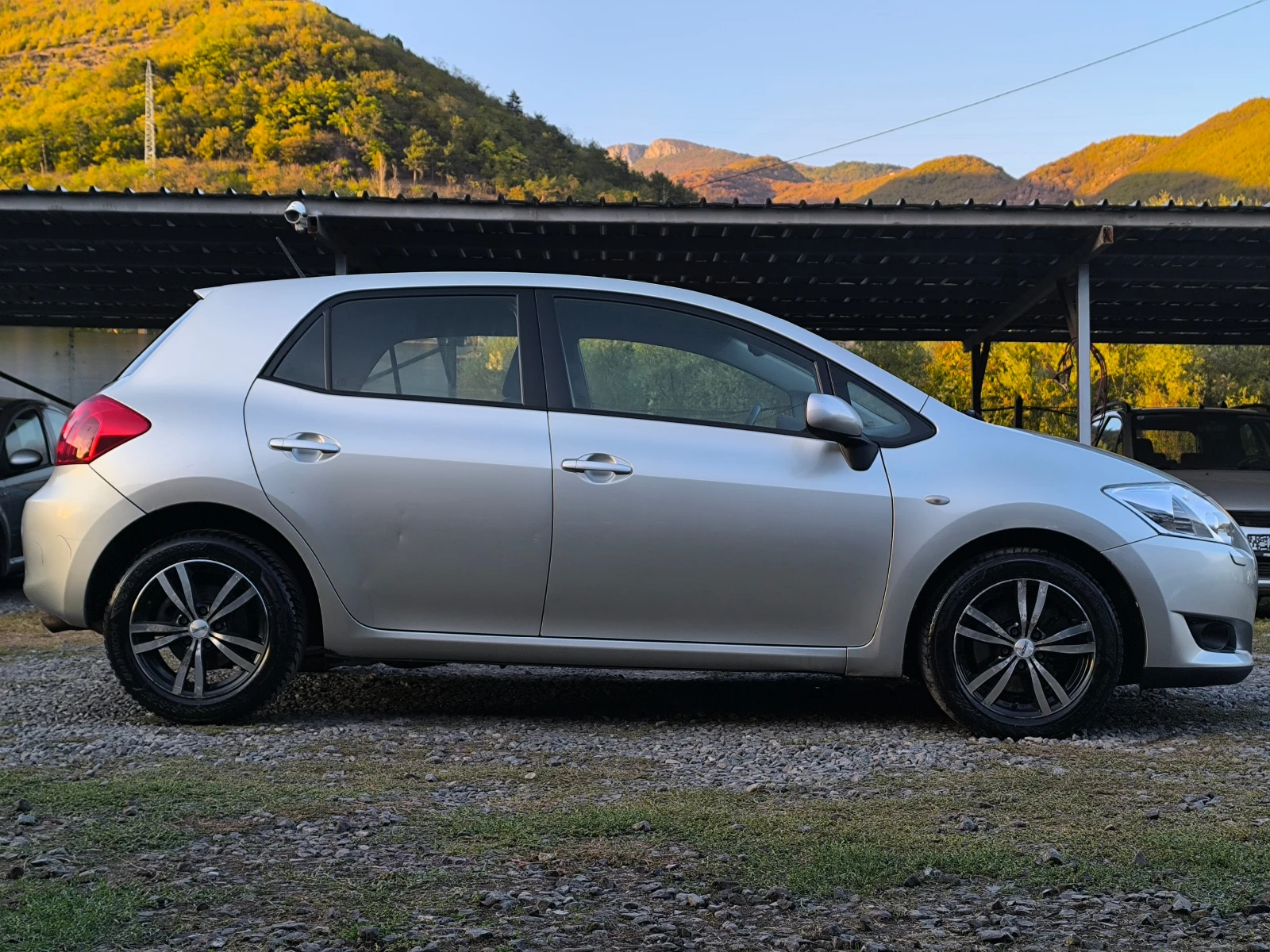 Toyota Auris 2.0D4D-126��-6 ��������-�����������-������-KEYLESS | Mobile.bg � ����������� 2