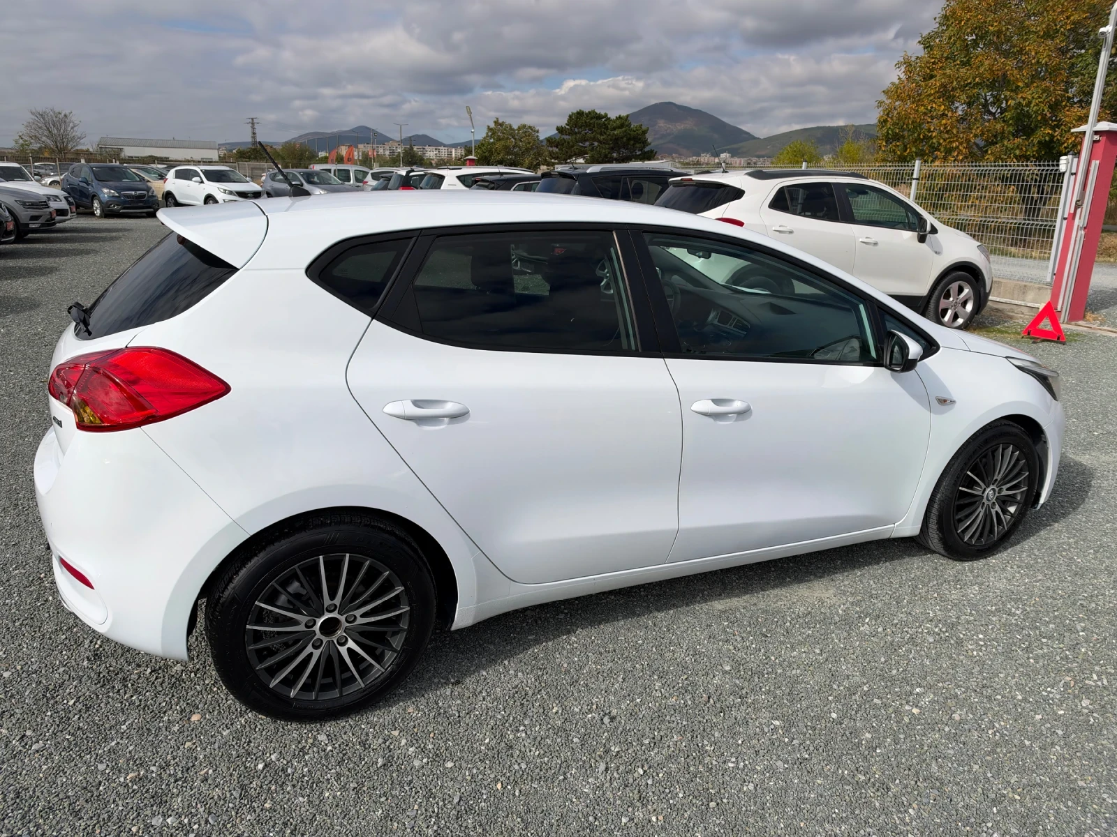 Kia Ceed (KATO НОВА), снимка 5 - Автомобили и джипове - 56632045