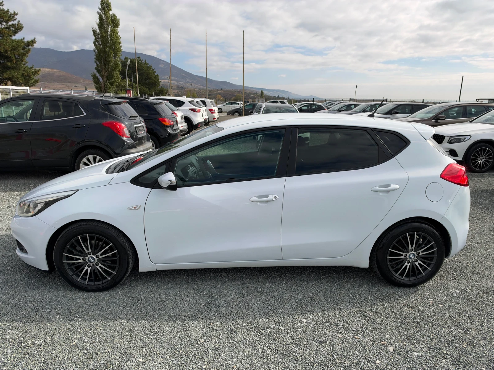 Kia Ceed (KATO НОВА), снимка 10 - Автомобили и джипове - 56632045