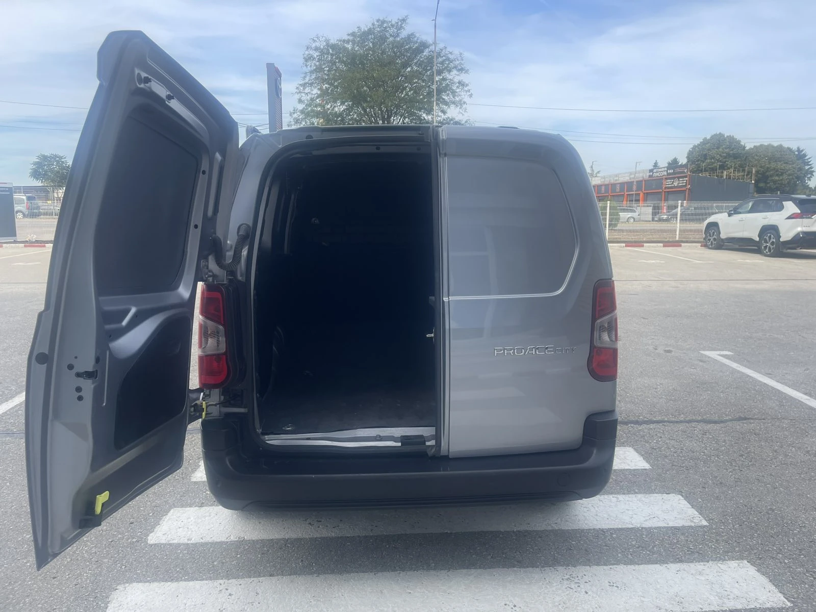 Toyota Proace City 1.5D, снимка 9 - Автомобили и джипове - 56651518