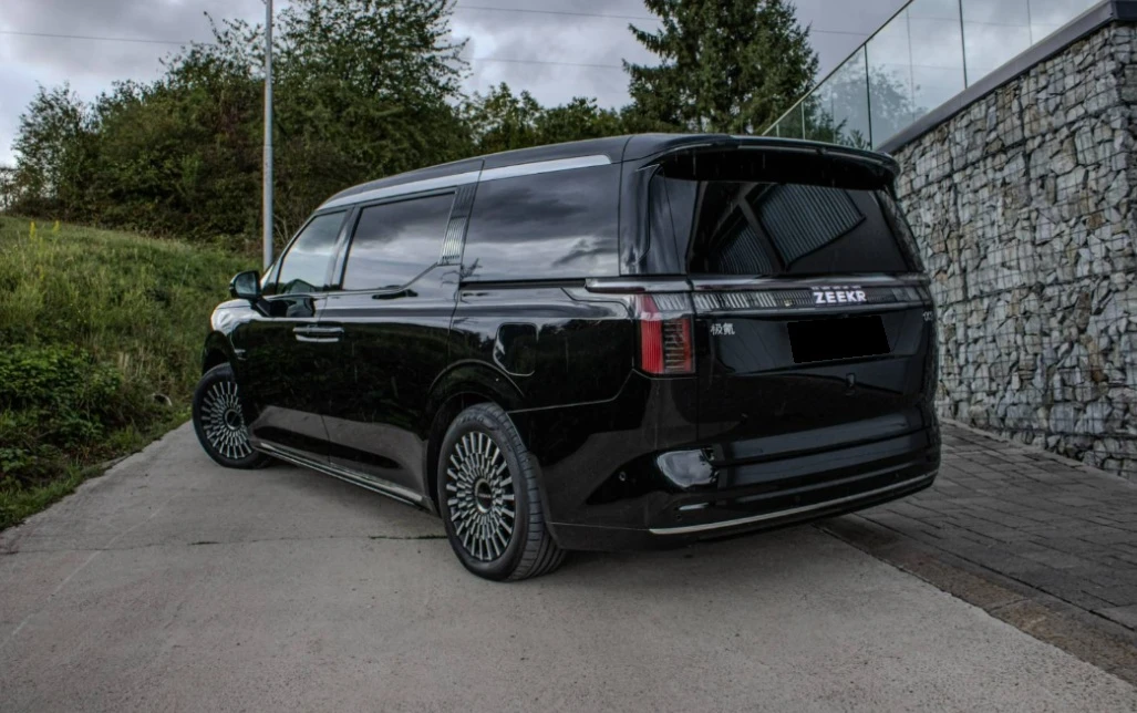 Zeekr 009, снимка 4 - Автомобили и джипове - 56740101