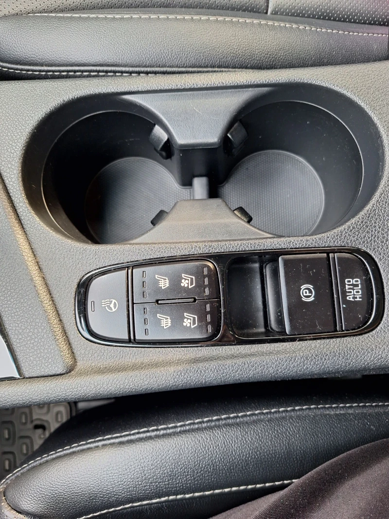 Kia Niro, снимка 8 - Автомобили и джипове - 52415701