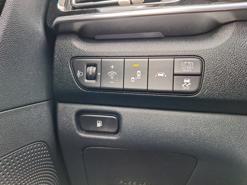 Kia Niro, снимка 10 - Автомобили и джипове - 52415701