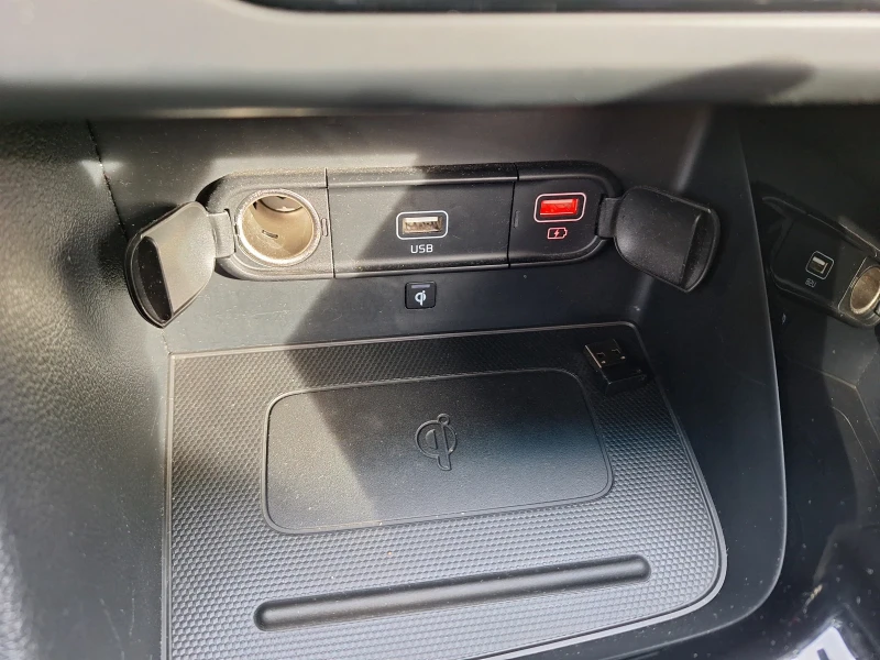 Kia Niro, снимка 9 - Автомобили и джипове - 52415701