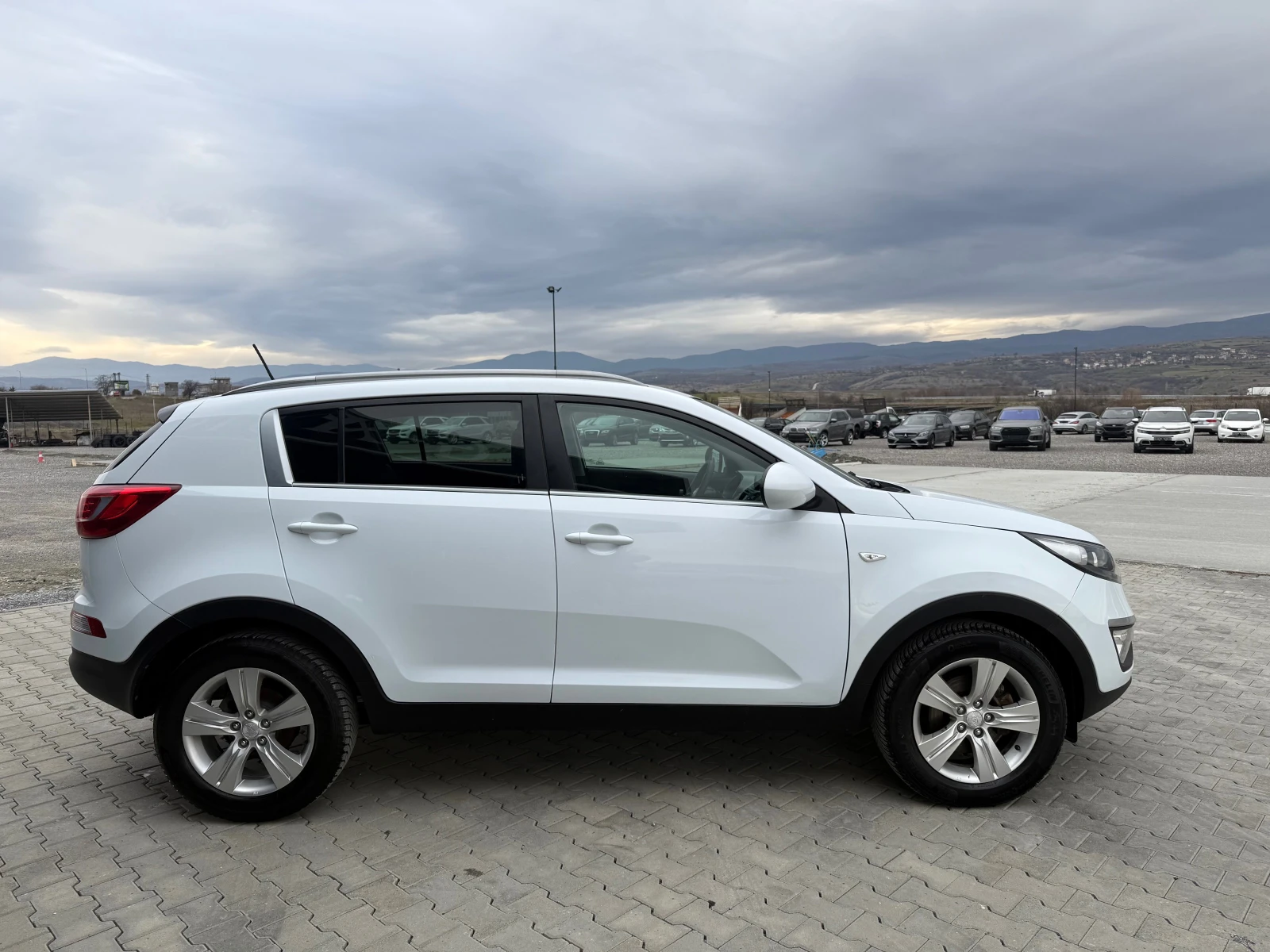 Kia Sportage 1.7crdi 116 ks СОБСТВЕН ЛИЗИНГ !!! - изображение 4