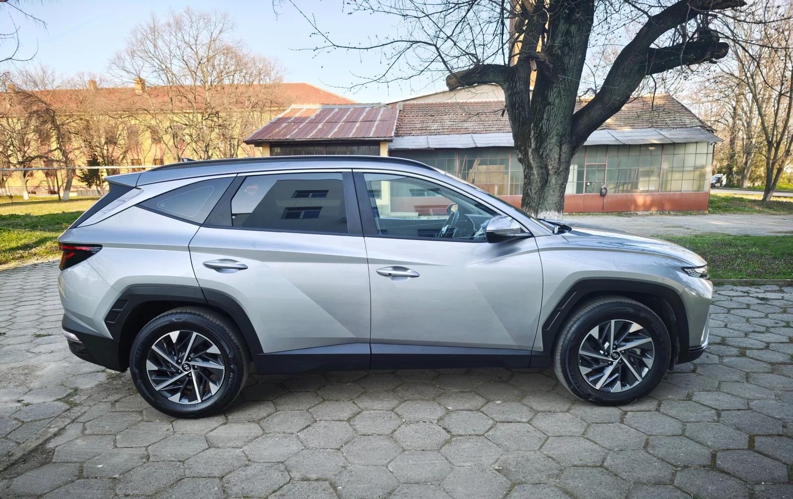 Hyundai Tucson 2.0 CRDI, снимка 3 - Автомобили и джипове - 53827955