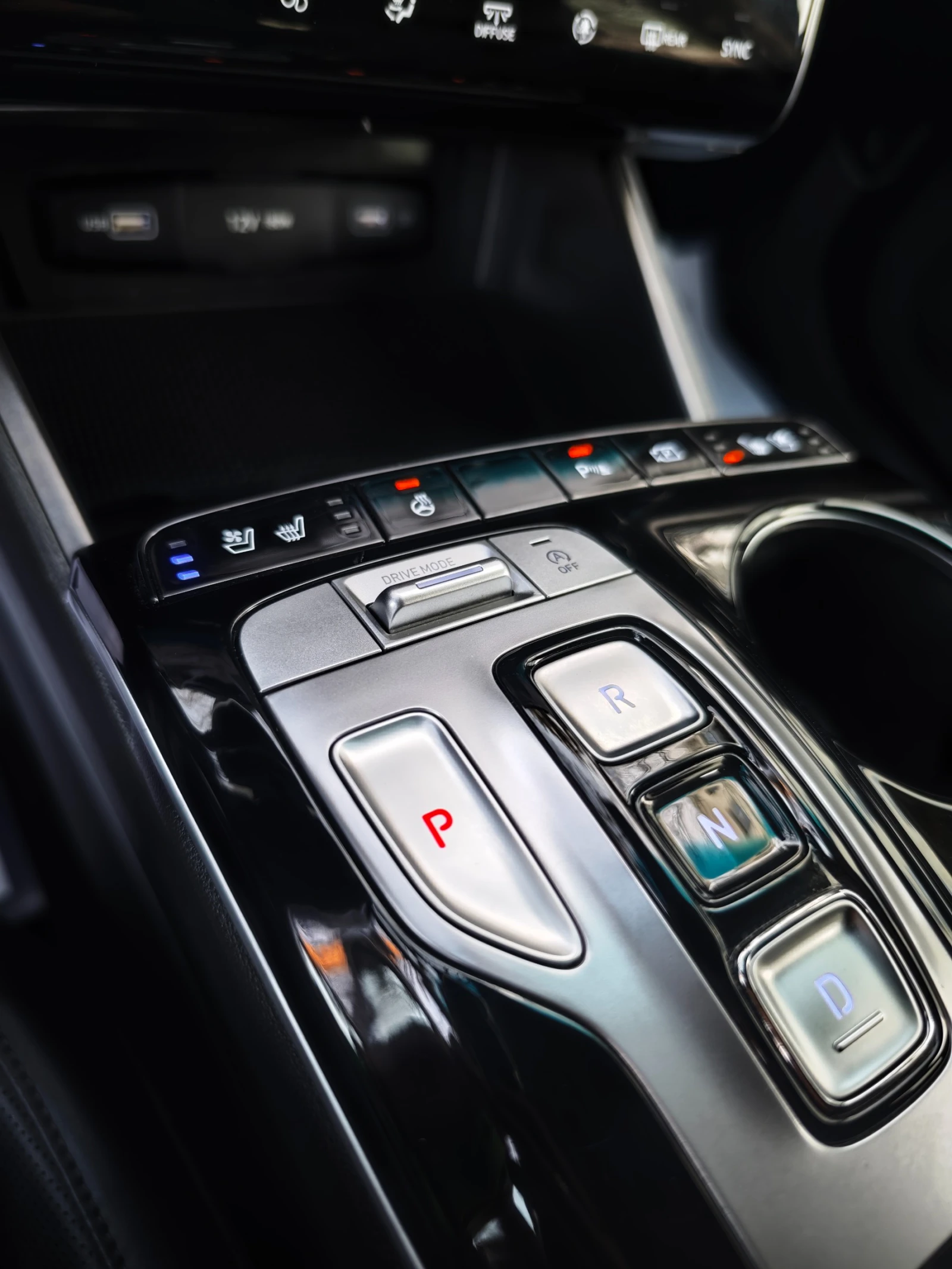 Hyundai Tucson 2.0 CRDI, снимка 16 - Автомобили и джипове - 53827955