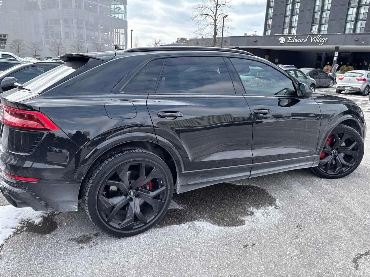 Audi RSQ8 * ДИСТРОНИК * 360 * ПРЕДСТАВИТЕЛСТВО * ОБДУХВАНЕ, снимка 3 - Автомобили и джипове - 53891753