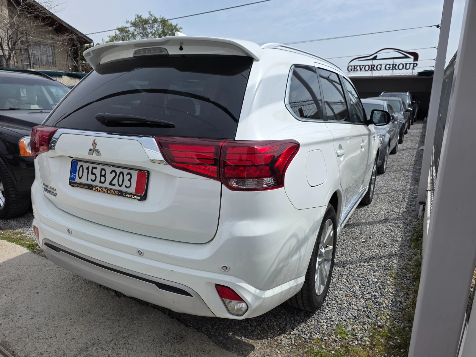 Mitsubishi Outlander 2.4 .Plug -in Hibrid 4WD , снимка 3 - Автомобили и джипове - 54205964