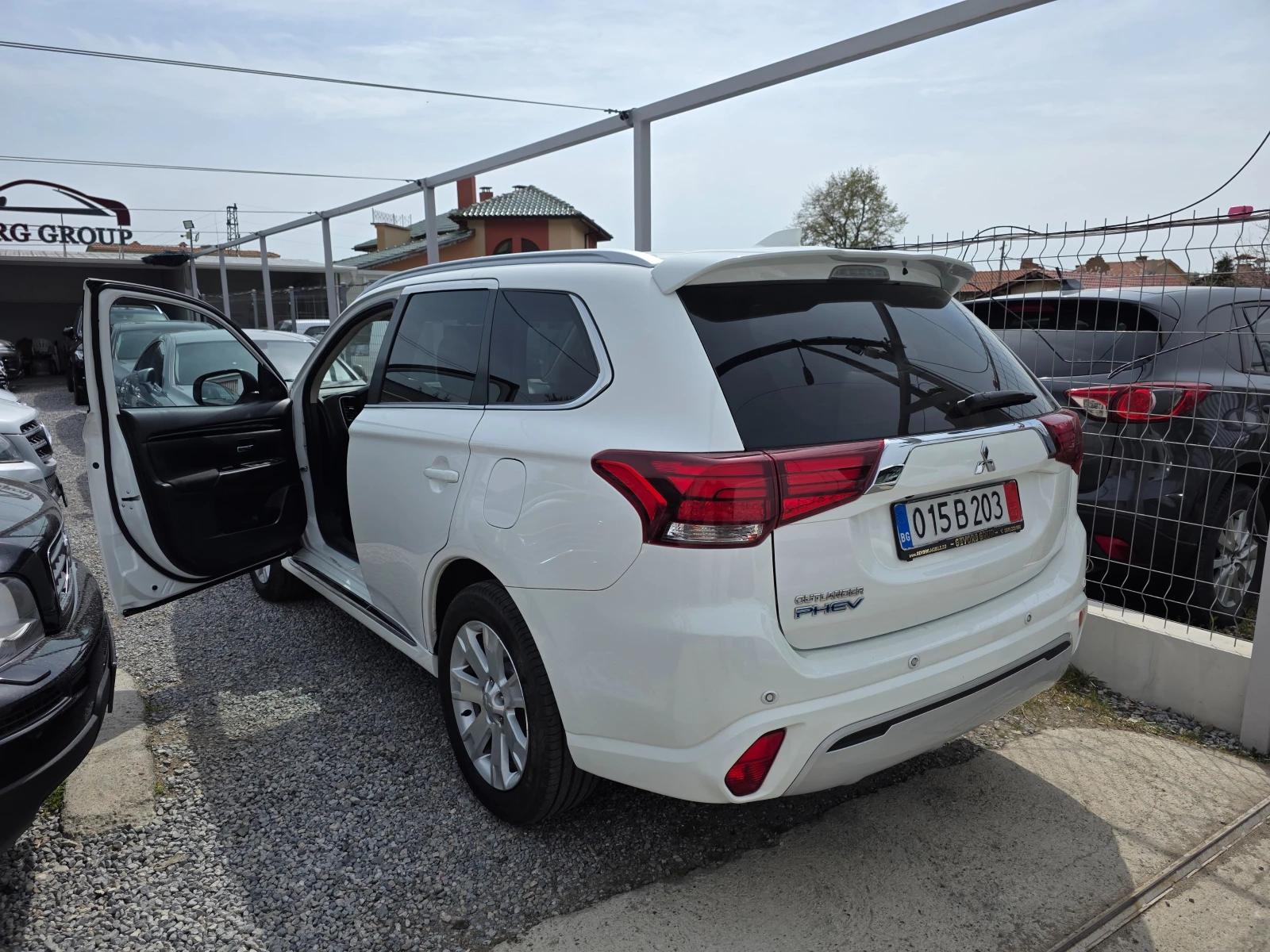 Mitsubishi Outlander 2.4 .Plug -in Hibrid 4WD , снимка 4 - Автомобили и джипове - 54205964