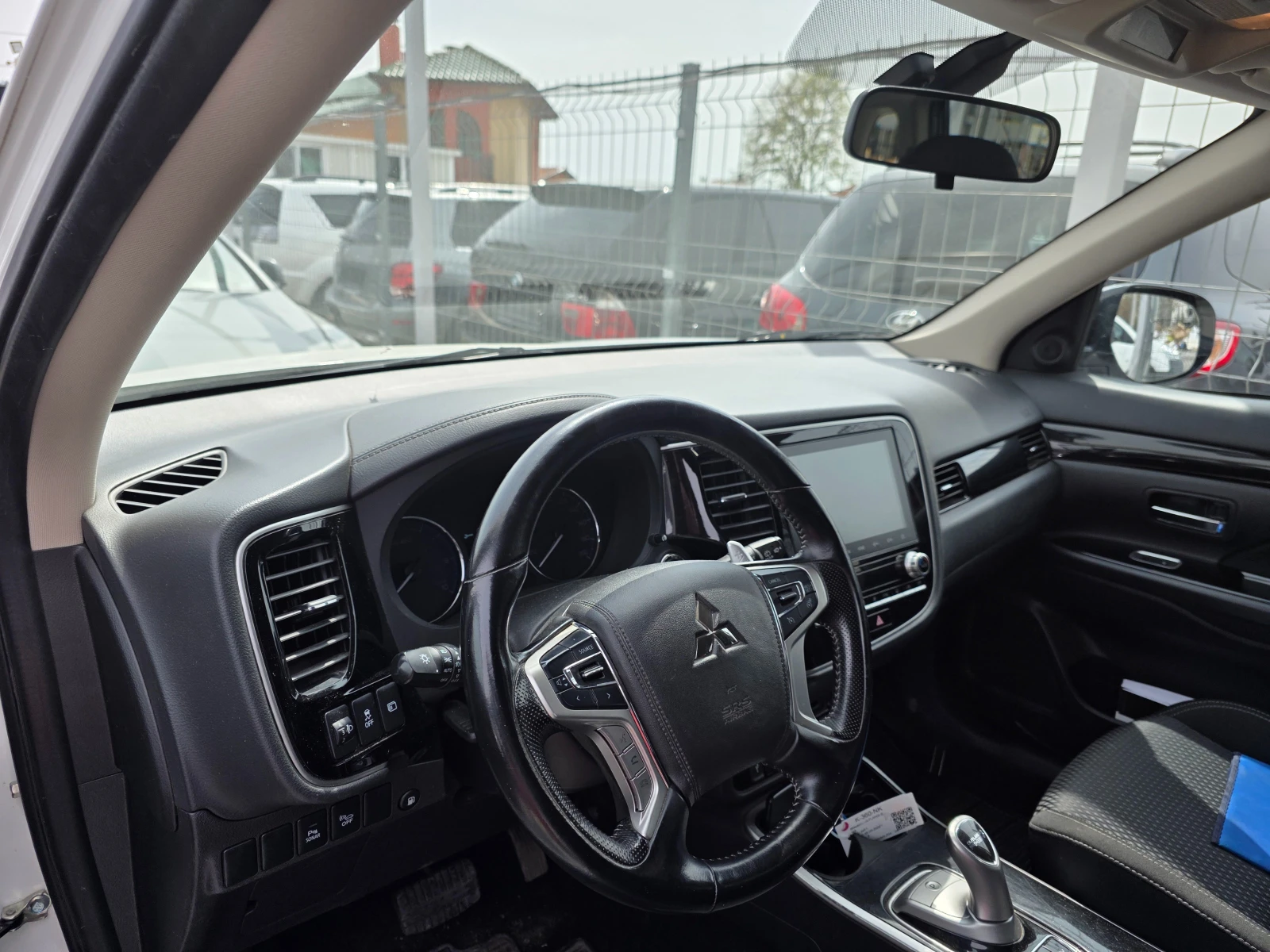 Mitsubishi Outlander 2.4 .Plug -in Hibrid 4WD , снимка 5 - Автомобили и джипове - 54205964