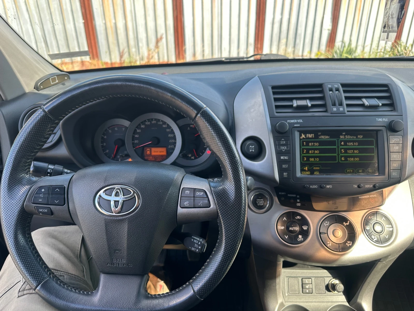 Toyota Rav4 RAV4 2.2 D-4D  EXECUTIVE / НАПЪЛНО ОБСЛУЖЕНА /4х4/, снимка 12 - Автомобили и джипове - 54922243