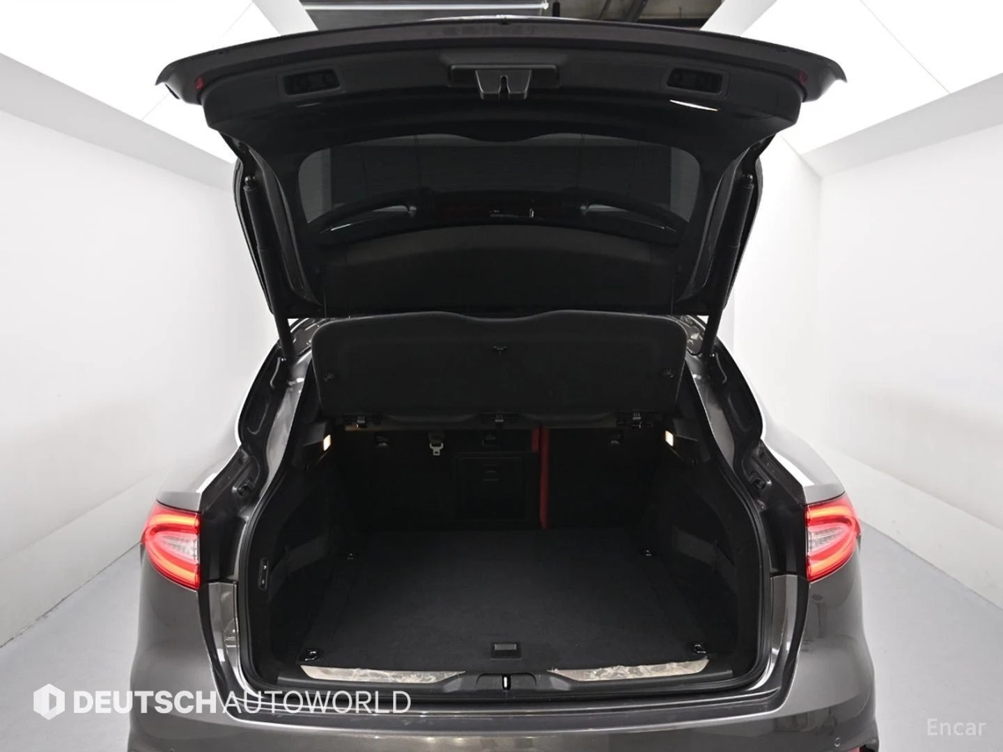 Maserati Levante 3.0 AWD GRAN SPORT* КОЖА* ОБДУХВ* НАВИ* ПАНО, снимка 17 - Автомобили и джипове - 55435099