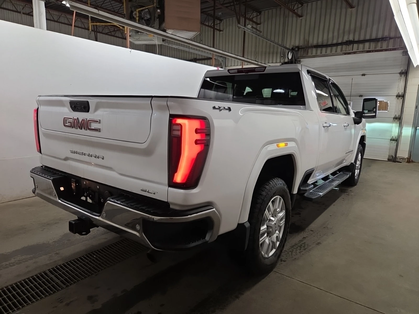 Gmc Sierra SLT| HUD| ОБДУХ| 360| 2 КЛЮЧА| 10к КМ| , снимка 3 - Автомобили и джипове - 55842845