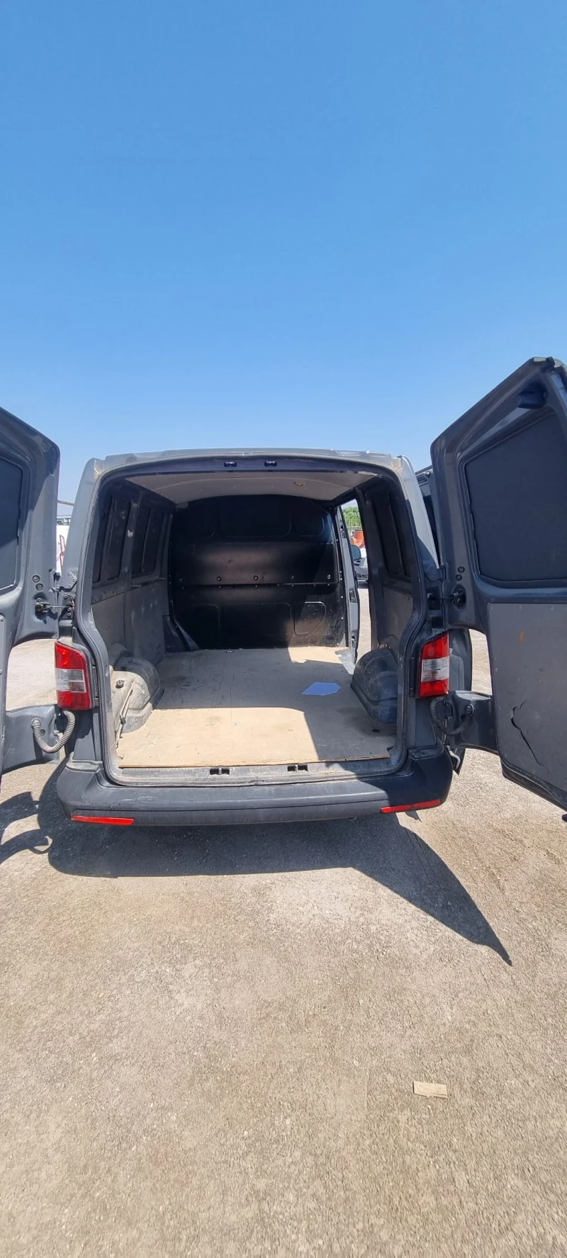 VW T5, снимка 9 - Бусове и автобуси - 52413487