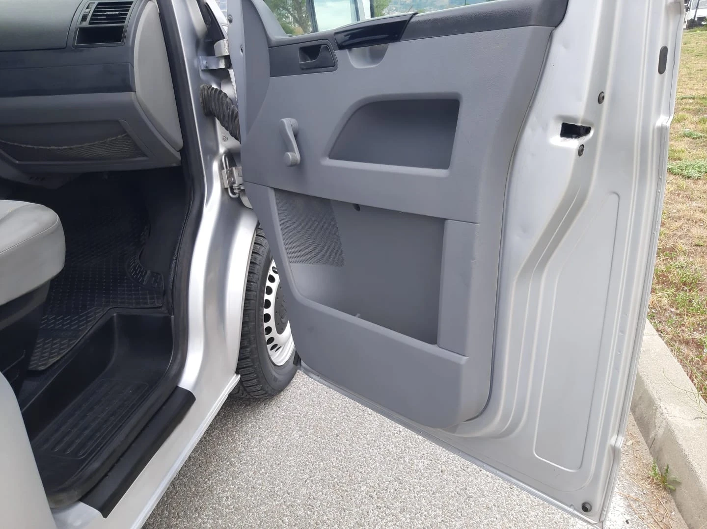 VW T5 1.9 тди клима топ състояние - изображение 9