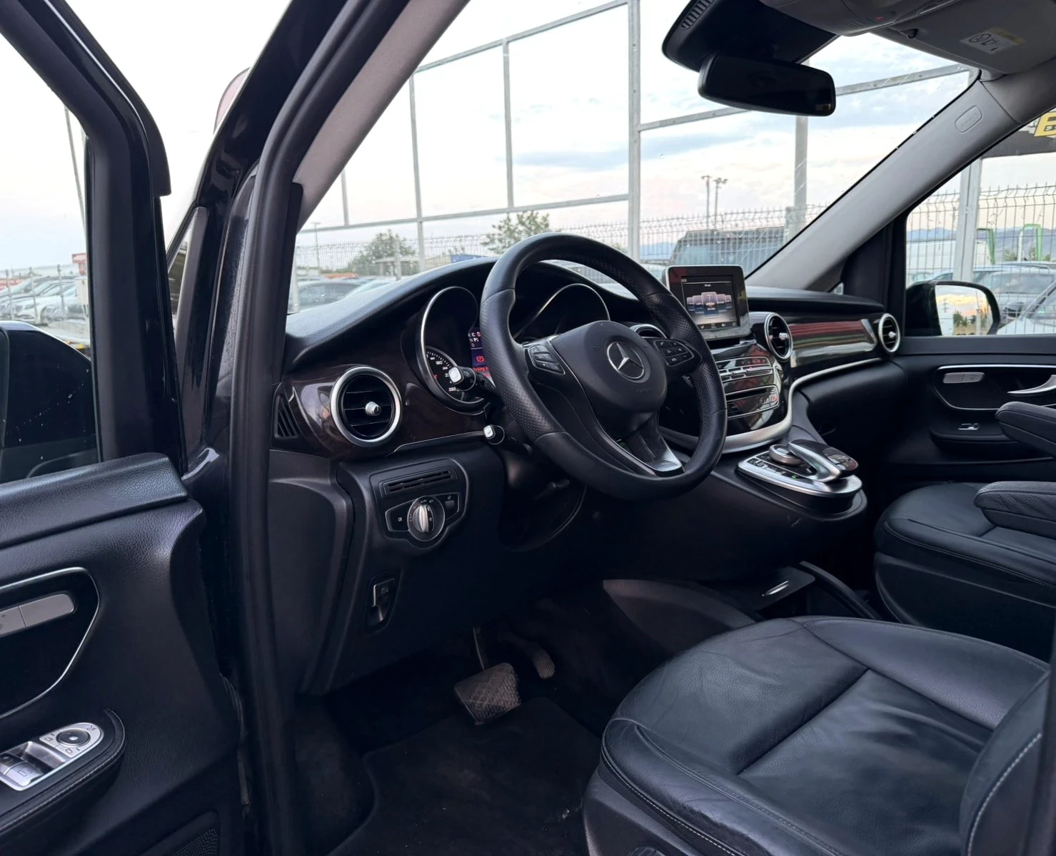 Mercedes-Benz V 250 MAYBACH EXTRA LONG, снимка 12 - Бусове и автобуси - 56039254