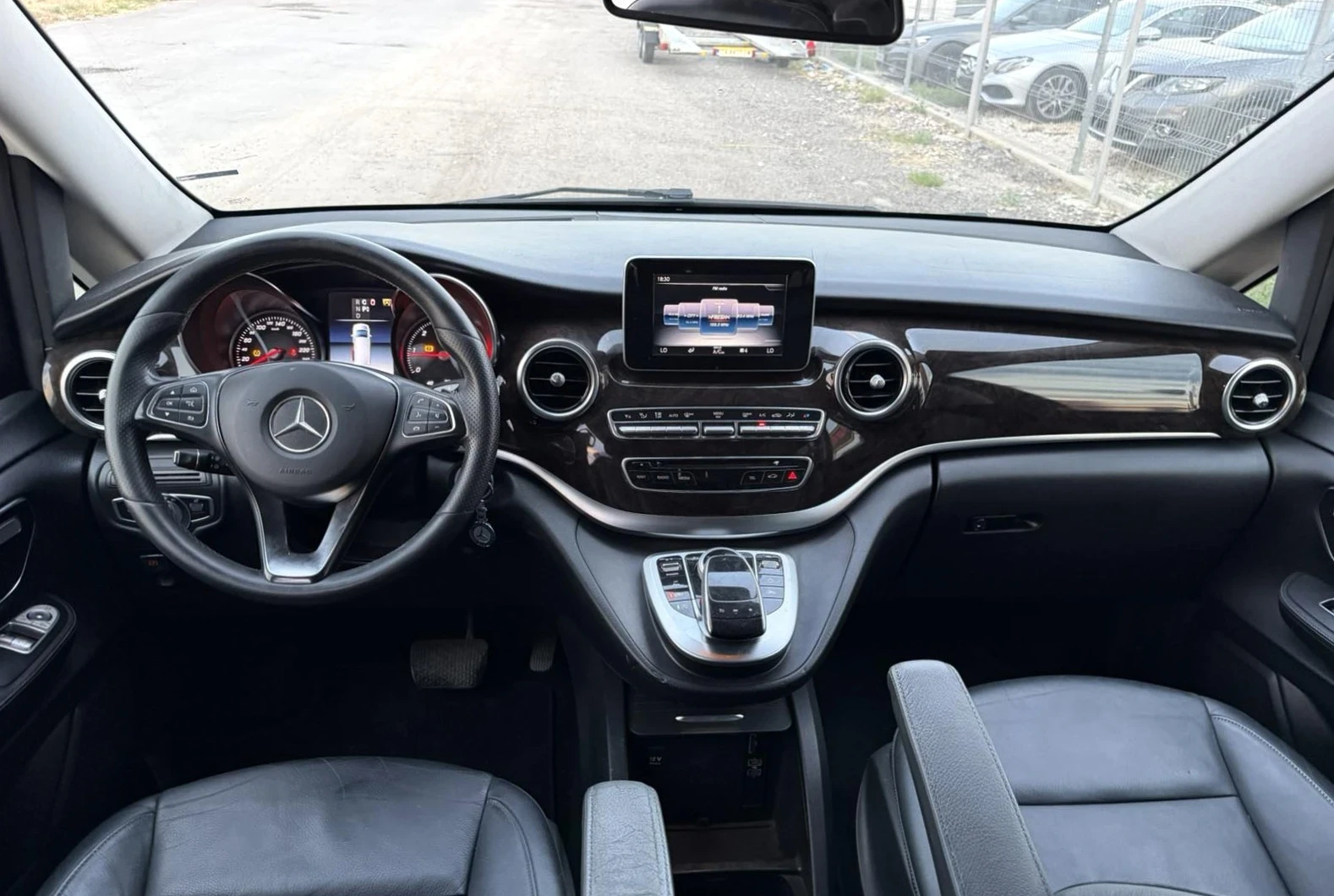 Mercedes-Benz V 250 MAYBACH EXTRA LONG, снимка 9 - Бусове и автобуси - 56039254