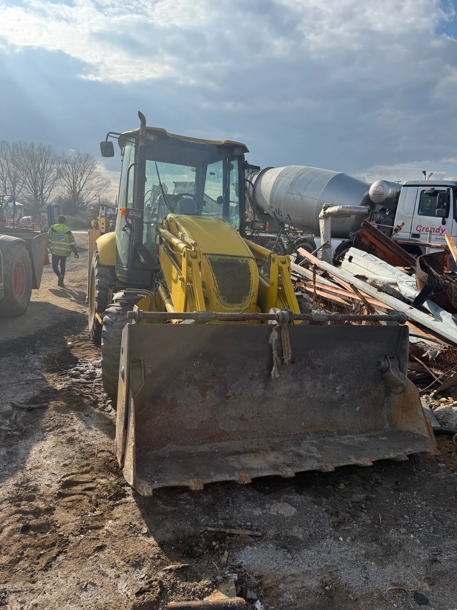 Багер Komatsu WB91, снимка 4 - Индустриална техника - 54062685