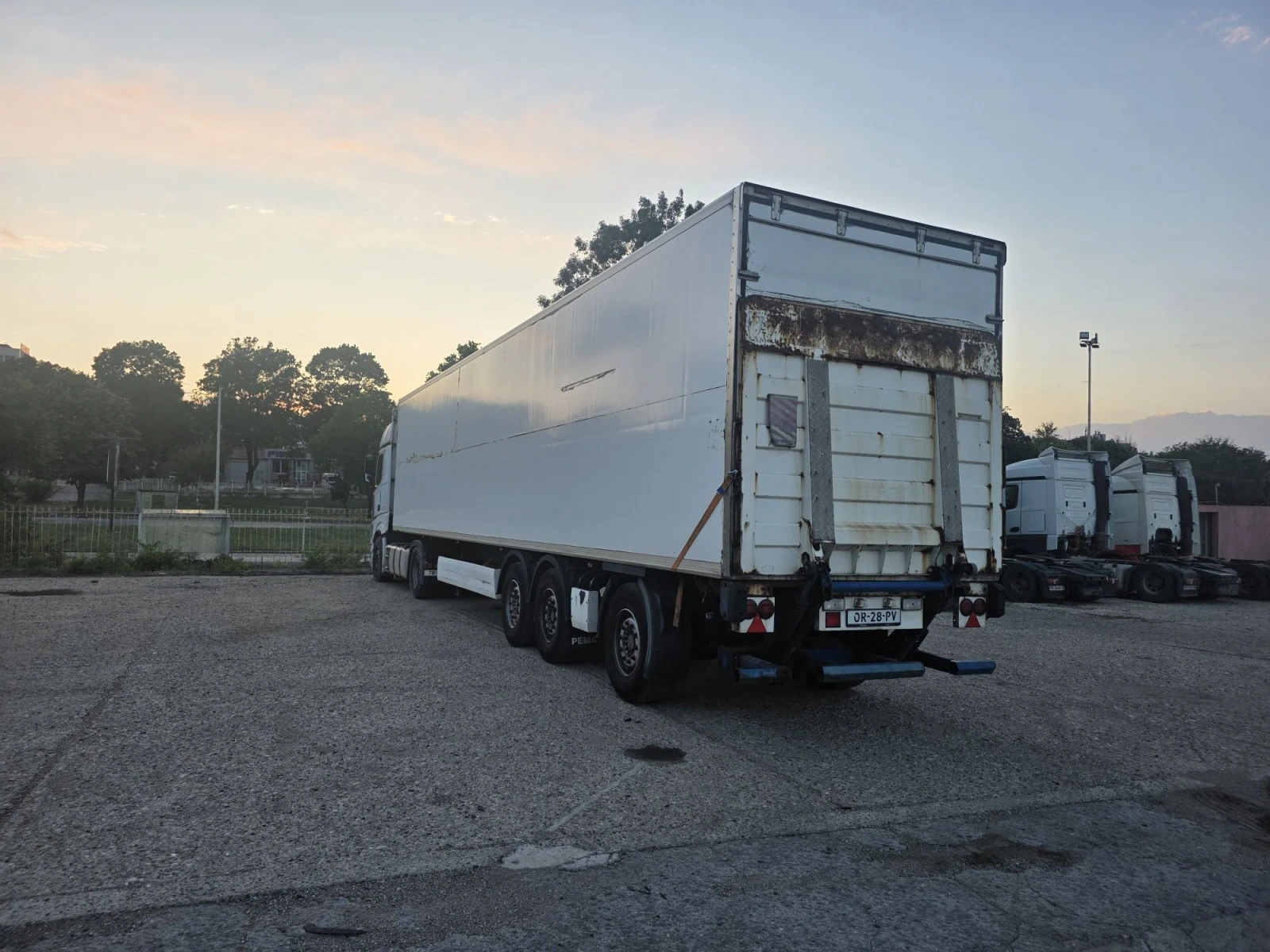 Полуремарке Krone, снимка 2 - Ремаркета - 56061348